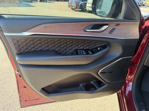 Used 2023 Jeep Grand Cherokee Summit w/ Luxury Tech Group V image 21