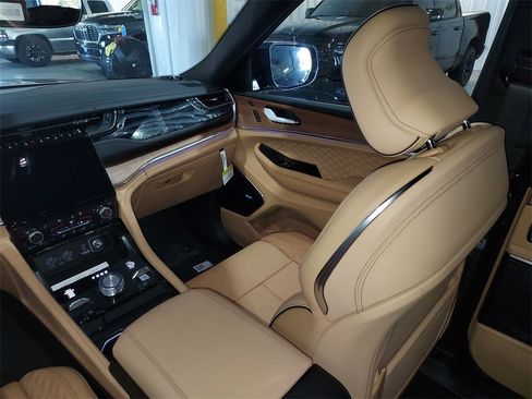 New 2025 Jeep Grand Cherokee L Summit image 11