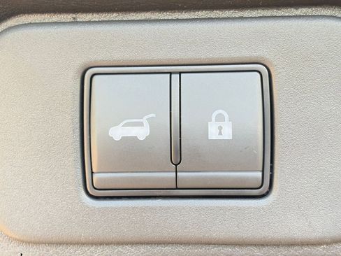 Used 2025 Nissan Rogue SV image 21