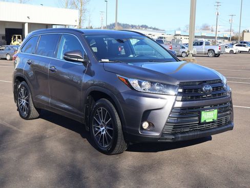 Used 2018 Toyota Highlander SE image 9