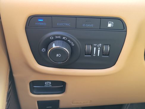 Used 2025 Jeep Grand Cherokee Summit image 27