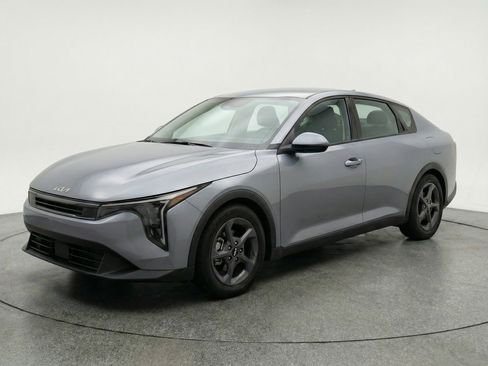 Used 2025 Kia K4 FWD image 3