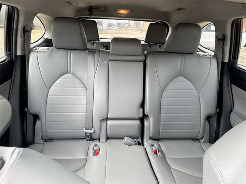 Used 2022 Toyota Highlander XLE image 34