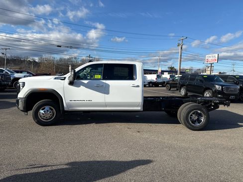 New 2026 GMC Sierra 3500 SLE w/ SLE Convenience Package image 4