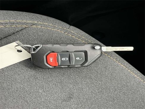 Used 2025 Jeep Gladiator Sport image 32