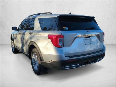Used 2022 Ford Explorer XLT w/ Equipment Group 202A image 7