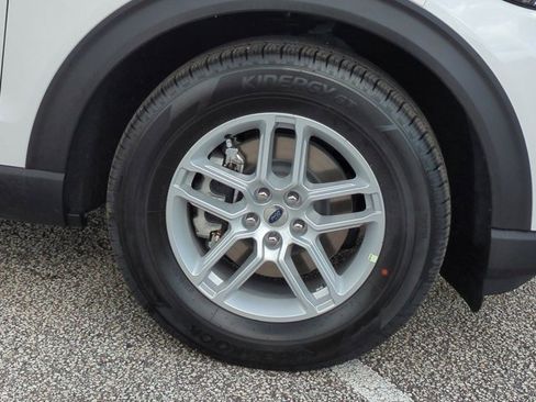 New 2026 Ford Explorer Active RWD image 11