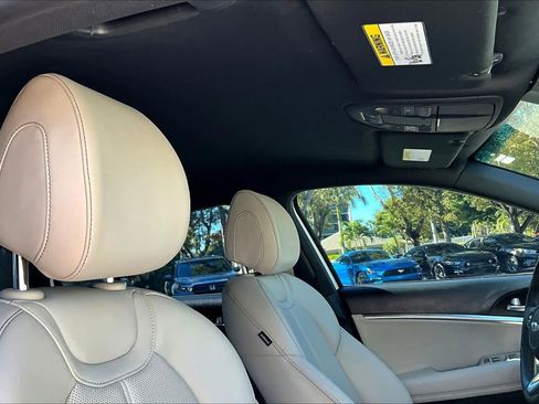 Used 2022 Genesis G70 2.0T image 13