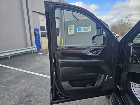Used 2023 Chevrolet Suburban LT image 12