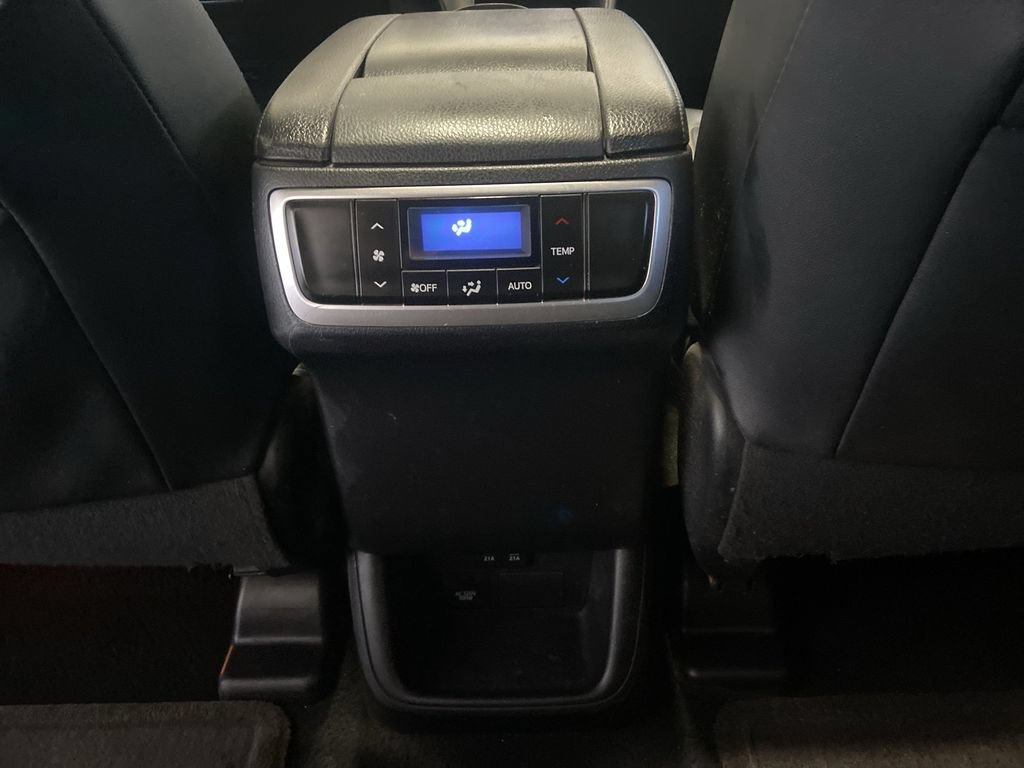 Used 2019 Toyota Highlander XLE AWD/4WD image 22