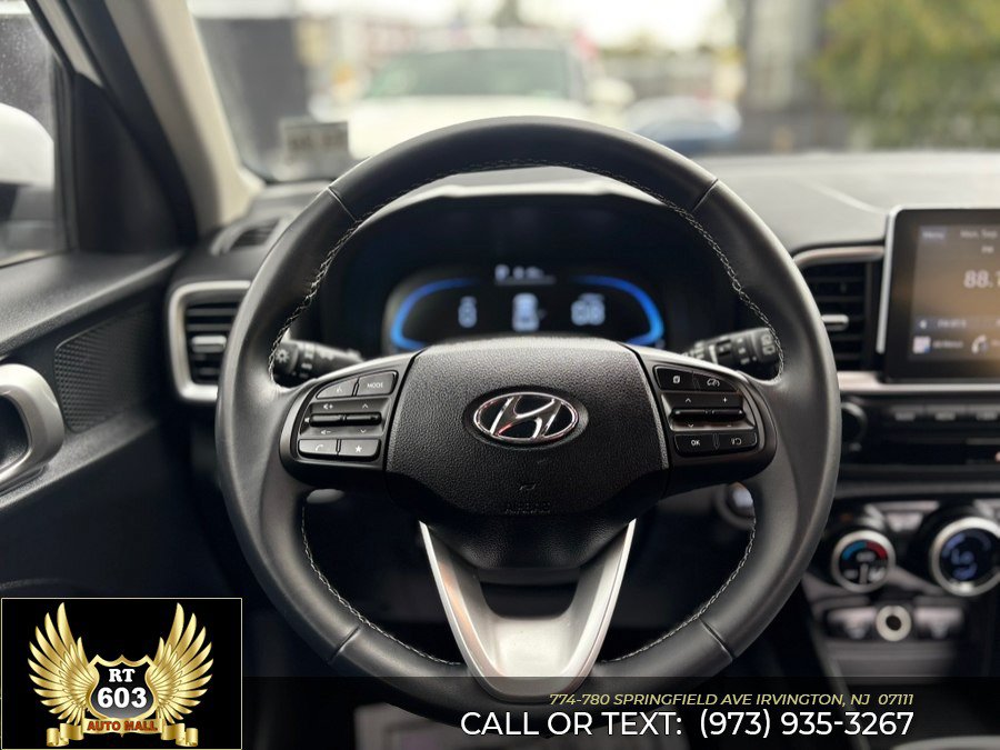 Used 2025 Hyundai Venue SEL FWD image 13