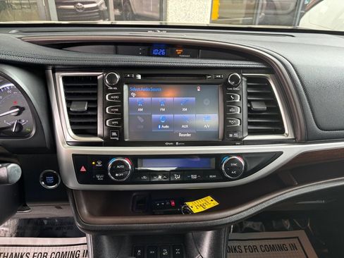 Used 2014 Toyota Highlander Limited image 9