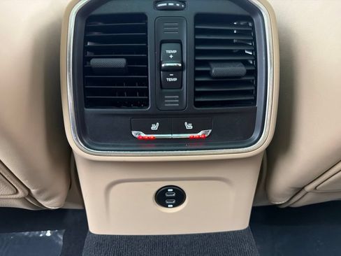 Used 2024 Porsche Macan AWD/4WD image 9