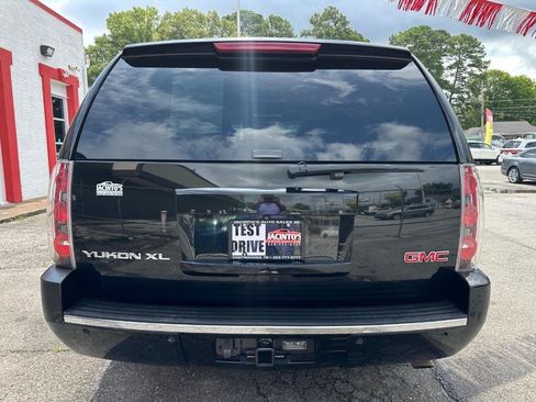 Used 2013 GMC Yukon XL Denali RWD image 2