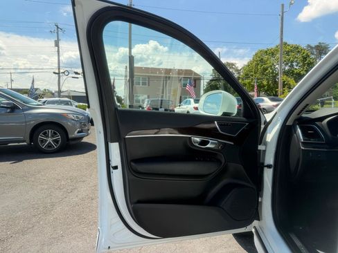 Used 2018 Volvo XC90 T5 Momentum w/ Convenience Package AWD/4WD image 9