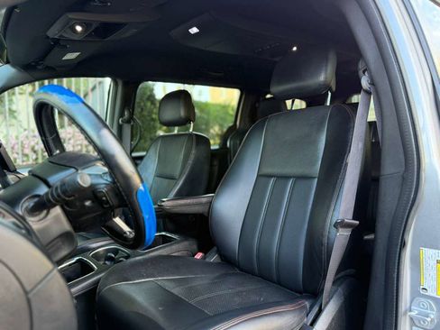 Used 2016 Dodge Grand Caravan R/T image 18