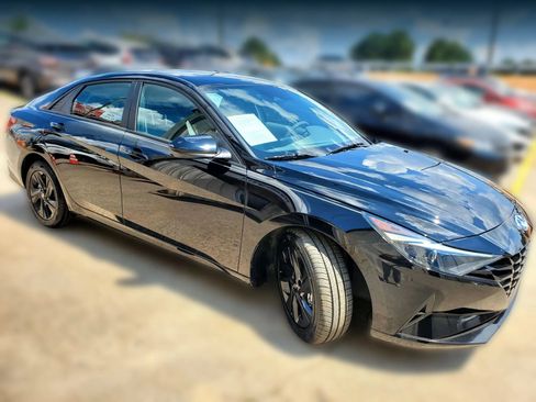 Used 2021 Hyundai Elantra SEL w/ Convenience Package FWD image 17