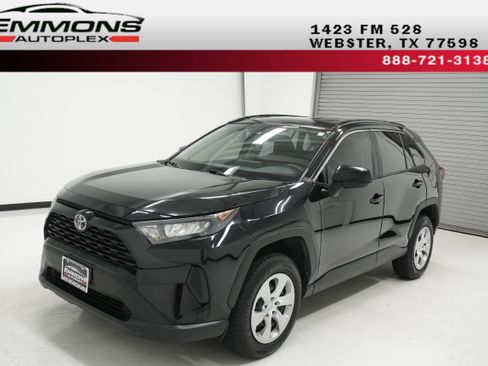 Used 2021 Toyota RAV4 LE FWD image 1