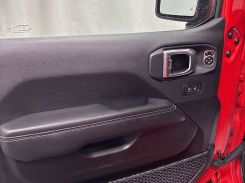 Used 2023 Jeep Gladiator Overland image 11