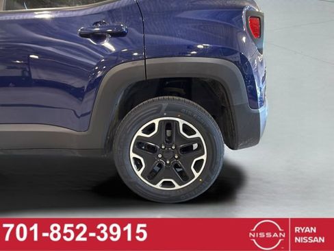 Used 2016 Jeep Renegade Trailhawk w/ Premium Trailhawk Package image 22