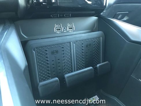 New 2025 RAM 2500 Laramie image 32