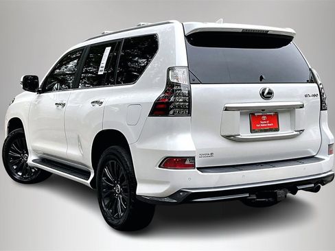 Used 2023 Lexus GX 460 Luxury w/ Sport Design Package image 4
