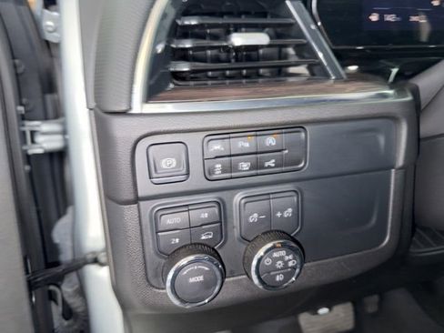 Used 2025 Chevrolet Tahoe Premier AWD/4WD image 16