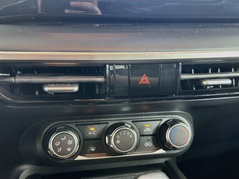 Used 2025 Nissan Kicks S FWD image 23
