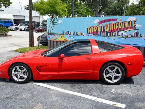 Used 2004 Chevrolet Corvette Coupe w/ Roof Package RWD image 7