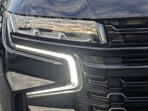 Used 2023 Chevrolet Tahoe Z71 w/ Luxury Package image 9