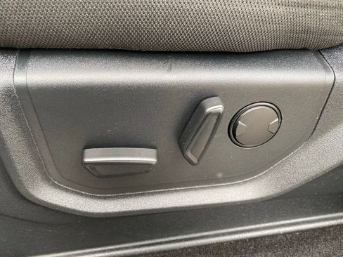 Used 2019 Ford F150 XLT w/ Equipment Group 302A Luxury AWD/4WD image 13