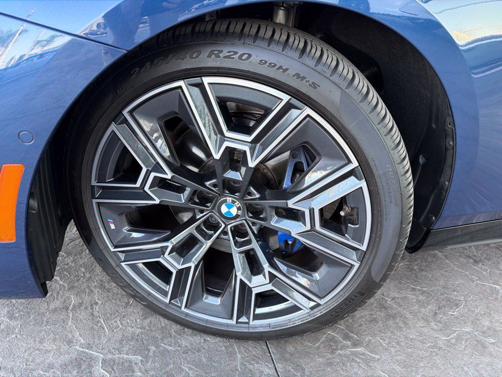 Used 2026 BMW 530i w/ M Sport Package RWD image 5