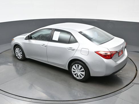 Used 2019 Toyota Corolla LE image 32
