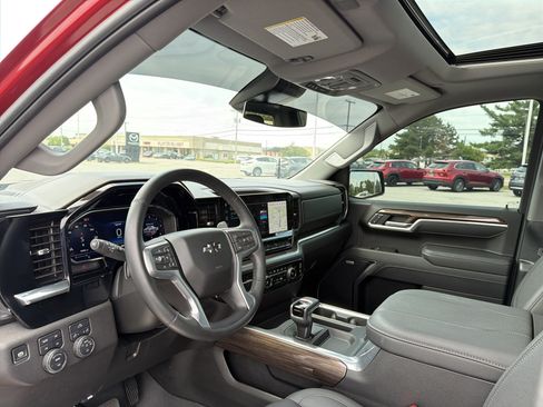 Used 2025 Chevrolet Silverado 1500 RST AWD/4WD image 18
