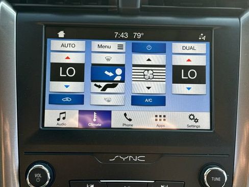 Used 2019 Ford Fusion SE FWD image 32