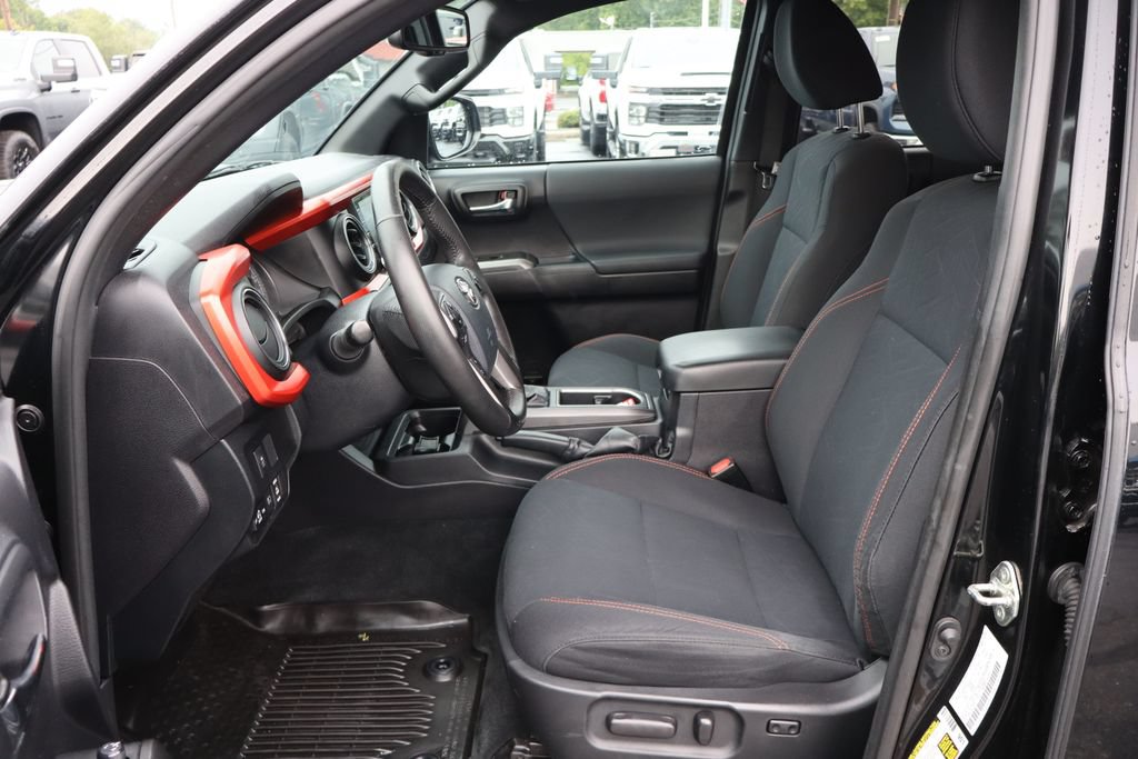 Used 2020 Toyota Tacoma TRD Off-Road AWD/4WD image 4