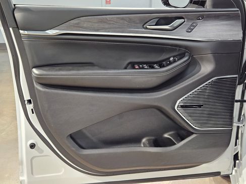 Used 2021 Jeep Grand Cherokee L Overland w/ Luxury Tech Group IV image 20