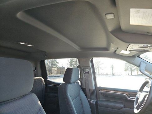 Used 2025 Chevrolet Silverado 1500 LT image 12