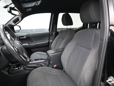 Used 2017 Toyota Tacoma TRD Sport image 18