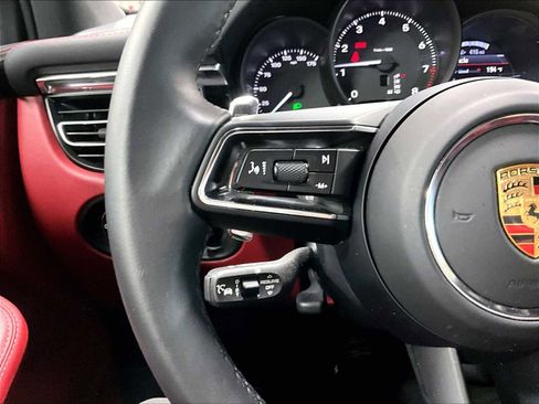 Used 2025 Porsche Macan AWD/4WD image 21