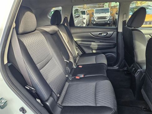 Used 2017 Nissan Rogue SV w/ Sun & Sound Touring Package image 16