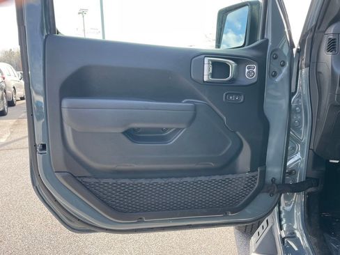 Used 2025 Jeep Gladiator Sport image 10