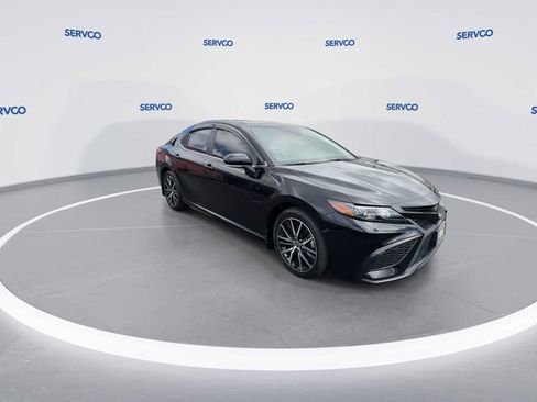 Used 2023 Toyota Camry SE FWD image 2