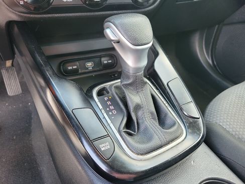 Used 2022 Kia Soul LX FWD image 8