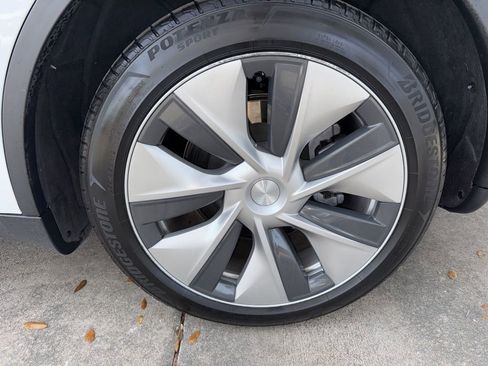 Used 2023 Tesla Model Y Long Range image 40