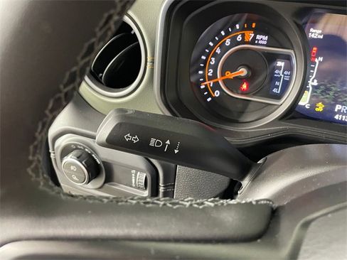 Certified 2025 Jeep Gladiator Mojave image 13