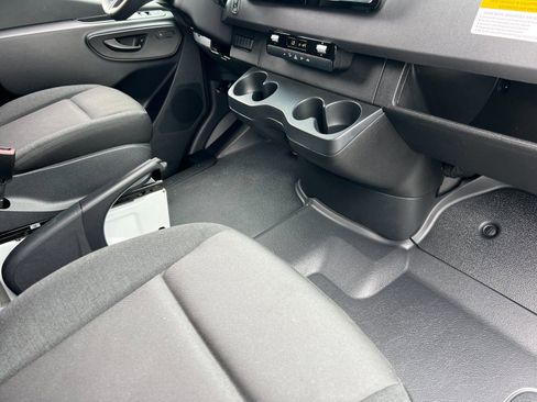 Used 2025 Mercedes-Benz Sprinter 2500 image 13