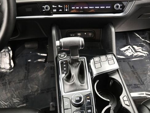 Used 2024 Kia Sportage EX image 10