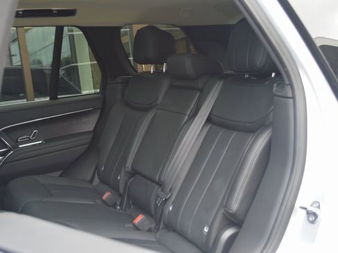 Used 2025 Land Rover Range Rover SE image 31