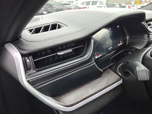 Used 2025 Jeep Grand Cherokee Limited w/ Black Appearance Package image 26